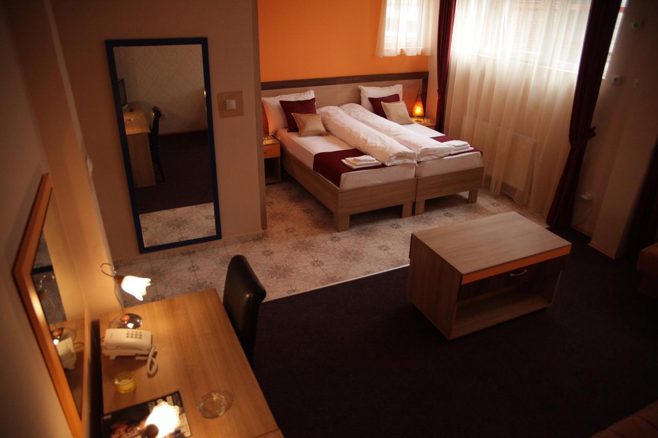 Hotel North City Kosovska Mitrovica Room photo