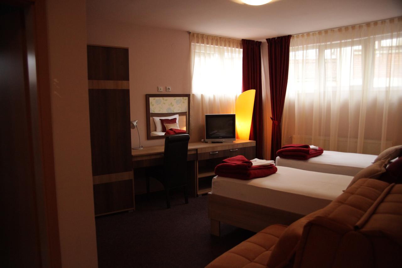 Hotel North City Kosovska Mitrovica Room photo